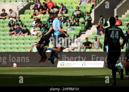 Melbourne, Australien, 23. Februar 2022. Max Burgess vom Sydney FC führt den Ball beim A-League-Fußballspiel zwischen Western United und dem Sydney FC im AAMI Park am 23. Februar 2022 in Melbourne, Australien, an. Kredit: Dave Hewison/Speed Media/Alamy Live Nachrichten Stockfoto