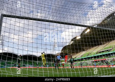 Melbourne, Australien, 23. Februar 2022. Jamie Young von Western United gewinnt den Ball beim A-League-Fußballspiel zwischen Western United und dem FC Sydney im AAMI Park am 23. Februar 2022 in Melbourne, Australien. Kredit: Dave Hewison/Speed Media/Alamy Live Nachrichten Stockfoto