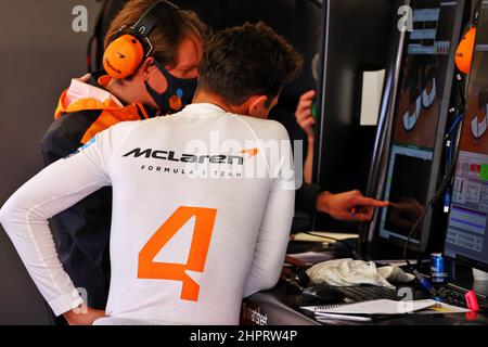Barcelona, Spanien. 23rd. Februar 2022. Lando Norris (GBR) McLaren. 23.02.2022. Formel-1-Test, Erster Tag, Barcelona, Spanien. Mittwoch. Bildnachweis sollte lauten: XPB/Press Association Images. Stockfoto