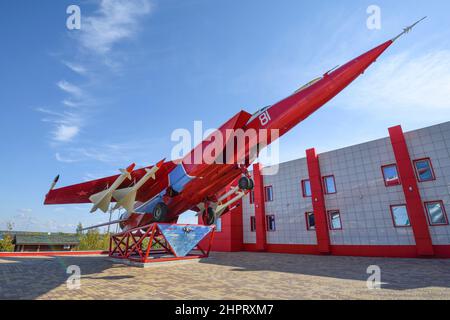 KAMENSK-SCHACHTINSKY, RUSSLAND - 04. OKTOBER 2021: MIG-25 ist ein sowjetisches Überschallflugzeug in großer Höhe. Es wurde in Modifikationen eines f Stockfoto