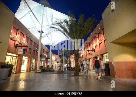 Las Vegas Premium Outlets North ist ein 540.000 Quadratmeter großes Einkaufszentrum in der Nähe der Innenstadt von Las Vegas Stockfoto