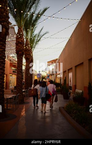 Las Vegas Premium Outlets North ist ein 540.000 Quadratmeter großes Einkaufszentrum in der Nähe der Innenstadt von Las Vegas Stockfoto