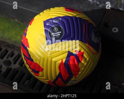 Wolverhampton, Großbritannien. 23rd. Februar 2022. Wolverhampton, England, Februar Offizieller Spielball während des Arnold Clark Fußballspiels zwischen Spanien und Kanada im Molineux Stadium in Wolverhampton, England Natalie Mincher/SPP Credit: SPP Sport Press Photo. /Alamy Live News Stockfoto