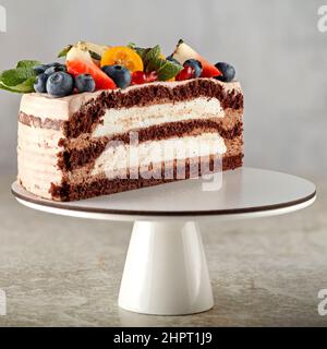 Schokoladenkuchen mit Haferkleie und Mandelmehl Stockfoto