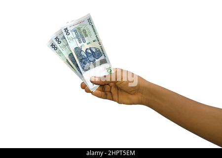 Fair Hand Holding 3D brachte 100 simbabwische Dollar-Scheine isoliert auf weißem Hintergrund Stockfoto