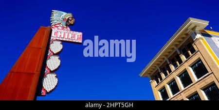 Altes texturiertes Chief Theater Zeichen in Pocatello Idaho USA Stockfoto