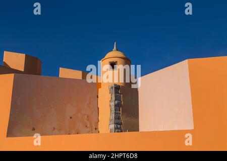 Blick auf die Küsten Festung Sao Joao das Maias, im siebzehnten Jahrhundert erbaut, in Oeiras, Portugal Stockfoto