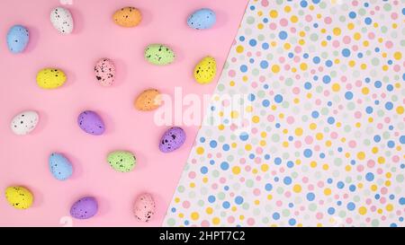Flach Lay kreative Ostern Hintergrund mit pastellfarbenen ordentlich bestellten Eier. Grußkarte zum Kopieren von Speicherplatz. Stockfoto