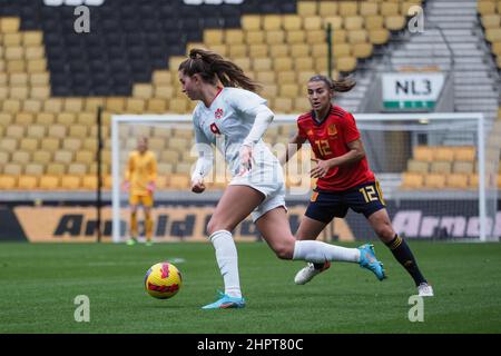 Wolverhampton, Großbritannien. 23rd. Februar 2022. Wolverhampton, England, Februar Jordyn Huitema (9 Kanada) auf dem Ball während des Arnold Clark Fußballspiels zwischen Spanien und Kanada im Molineux Stadium in Wolverhampton, England Natalie Mincher/SPP Credit: SPP Sport Press Photo. /Alamy Live News Stockfoto