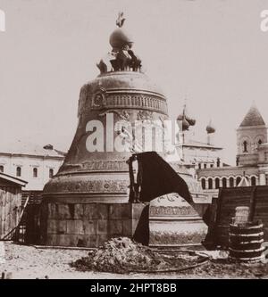 Vintage-Foto des Königs der Glocken (Zar-kolokol) im Moskauer Kreml. 1900s die Zar-Glocke (Zar-kolokol), auch bekannt als Zar-Kolokol, Zar Kolokol I. Stockfoto