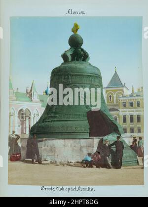 Vintage-Farbfoto des Königs der Glocken (Zar-kolokol) im Moskauer Kreml. 1898 die Zar-Glocke (Zar-kolokol), auch bekannt als Zar Kolokol, Zar Kolo Stockfoto