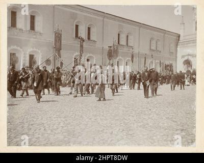 Vintage-Foto der Prozession der russisch-orthodoxen Kirche im Kreml. Moskau, Russisches Reich. 1890-1900. Stockfoto