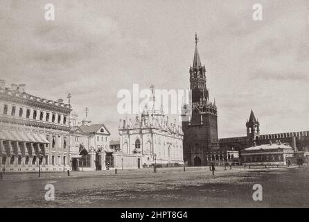 Foto aus dem 19th. Jahrhundert des Klosters Himmelfahrt (Starodewitschy-Kloster) und des Spassky-Tores. Russisches Reich. Ascension Kloster, bekannt als das Starodevichy Kloster Stockfoto