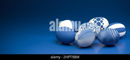 Ostereier mit verschiedenen Texturen in klassischem Blau auf einem nahtlosen blauen Hintergrund. Webbanner-Format Stockfoto