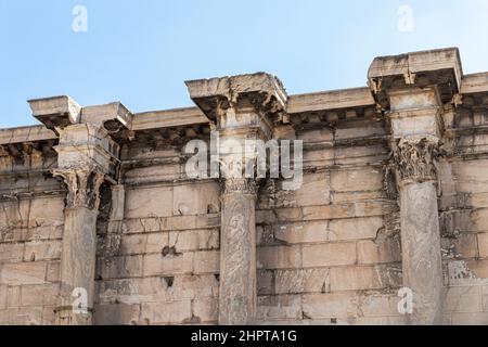 Athen, Griechenland. Hadrians Bibliothek, ein römisches Forum mit einem Propylon korinthischer Ordnung auf der Nordseite der Akropolis von Athen Stockfoto