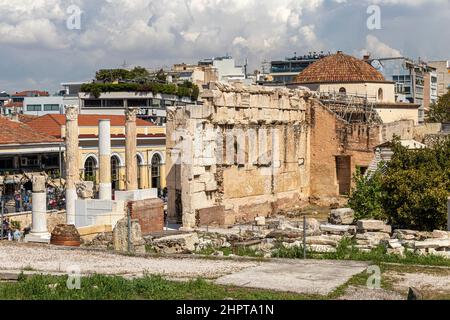 Athen, Griechenland. Hadrians Bibliothek, ein römisches Forum mit einem Propylon korinthischer Ordnung auf der Nordseite der Akropolis von Athen Stockfoto