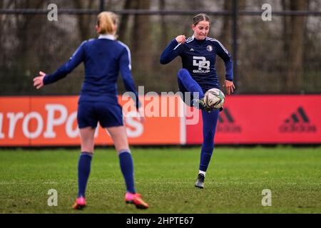 Rotterdam, Niederlande. 22. Februar 2022, Rotterdam - (l-r) Yara Helderman von Feyenoord V1 während des Trainings in Nieuw Varkenoord am 22. Februar 2022 in Rotterdam, Niederlande. (Box zu Box Pictures/Tom Bode) Stockfoto