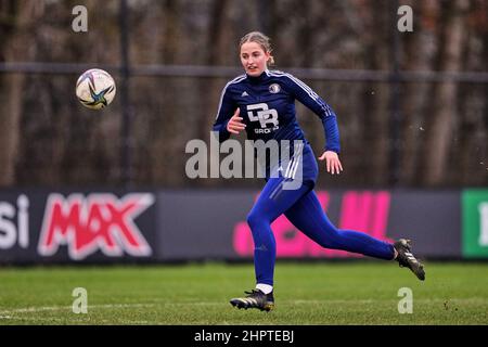 Rotterdam, Niederlande. 22. Februar 2022, Rotterdam - (l-r) Yara Helderman von Feyenoord V1 während des Trainings in Nieuw Varkenoord am 22. Februar 2022 in Rotterdam, Niederlande. (Box zu Box Pictures/Tom Bode) Stockfoto