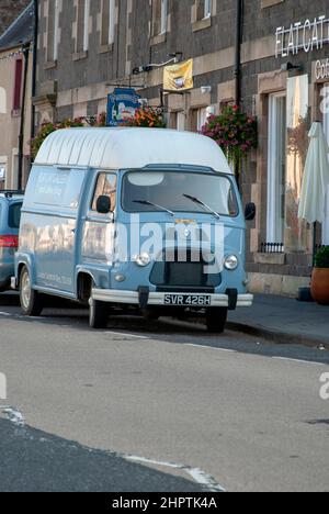 1969 Modell Hellblau Französisch Renault Estafette 1000 Nutzfahrzeug Market Place Lauder Scottish Borders Schottland Vereinigtes Königreich vorne rechts offsid Stockfoto