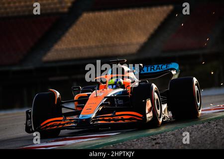 Barcelona, Spanien, 23/02/2022, 04 NORRIS Lando (gbr), McLaren F1 Team MCL36, Aktion während der Vorsaison-Rennbahn vor der FIA Formel-1-Weltmeisterschaft 2022, auf dem Circuit de Barcelona-Catalunya, vom 23. Bis 25. Februar 2022 in Montmelo, bei Barcelona, Spanien - Foto Antonin Vincent / DPPI Stockfoto