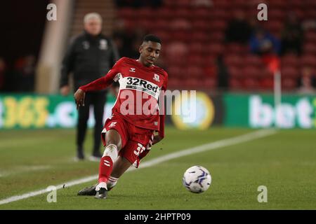 MIDDLESBROUGH, GROSSBRITANNIEN. FEB 22nd Isaiah Jones von Middlesbrough während des Sky Bet Championship-Spiels zwischen Middlesbrough und West Bromwich Albion am Dienstag, den 22nd. Februar 2022 im Riverside Stadium, Middlesbrough. (Kredit: Mark Fletcher | MI News) Kredit: MI Nachrichten & Sport /Alamy Live News Stockfoto