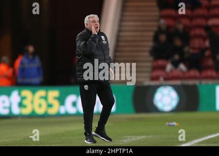 MIDDLESBROUGH, GROSSBRITANNIEN. FEB 22nd West Bromwich Albion Manager Steve Bruce während des Sky Bet Championship Spiels zwischen Middlesbrough und West Bromwich Albion am Dienstag, den 22nd. Februar 2022 im Riverside Stadium, Middlesbrough. (Kredit: Mark Fletcher | MI News) Kredit: MI Nachrichten & Sport /Alamy Live News Stockfoto