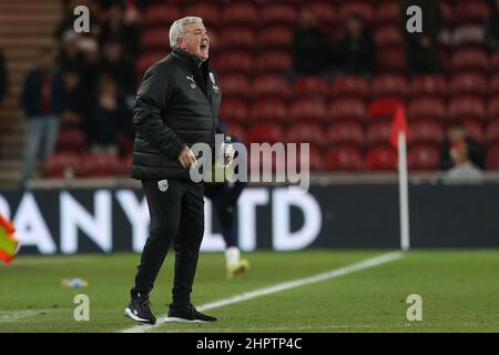 MIDDLESBROUGH, GROSSBRITANNIEN. FEB 22nd West Bromwich Albion Manager Steve Bruce während des Sky Bet Championship Spiels zwischen Middlesbrough und West Bromwich Albion am Dienstag, den 22nd. Februar 2022 im Riverside Stadium, Middlesbrough. (Kredit: Mark Fletcher | MI News) Kredit: MI Nachrichten & Sport /Alamy Live News Stockfoto