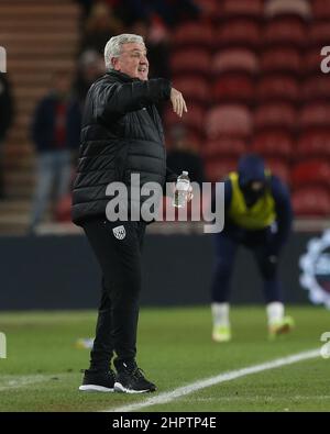 MIDDLESBROUGH, GROSSBRITANNIEN. FEB 22nd West Bromwich Albion Manager Steve Bruce während des Sky Bet Championship Spiels zwischen Middlesbrough und West Bromwich Albion am Dienstag, den 22nd. Februar 2022 im Riverside Stadium, Middlesbrough. (Kredit: Mark Fletcher | MI News) Kredit: MI Nachrichten & Sport /Alamy Live News Stockfoto