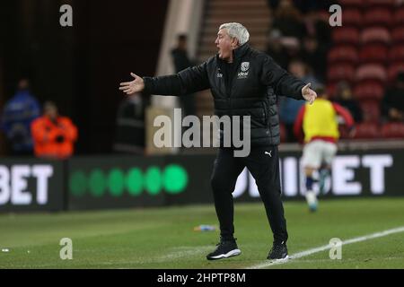 MIDDLESBROUGH, GROSSBRITANNIEN. FEB 22nd West Bromwich Albion Manager Steve Bruce während des Sky Bet Championship Spiels zwischen Middlesbrough und West Bromwich Albion am Dienstag, den 22nd. Februar 2022 im Riverside Stadium, Middlesbrough. (Kredit: Mark Fletcher | MI News) Kredit: MI Nachrichten & Sport /Alamy Live News Stockfoto