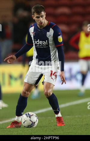 MIDDLESBROUGH, GROSSBRITANNIEN. FEB 22nd Jayson Molumby von West Bromwich Albion während des Sky Bet Championship-Spiels zwischen Middlesbrough und West Bromwich Albion am Dienstag, den 22nd. Februar 2022 im Riverside Stadium, Middlesbrough. (Kredit: Mark Fletcher | MI News) Kredit: MI Nachrichten & Sport /Alamy Live News Stockfoto