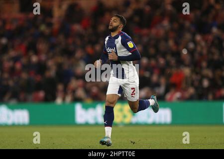 MIDDLESBROUGH, GROSSBRITANNIEN. FEB 22nd Darnell Furlong von West Bromwich Albion während des Sky Bet Championship-Spiels zwischen Middlesbrough und West Bromwich Albion am Dienstag, den 22nd. Februar 2022 im Riverside Stadium, Middlesbrough. (Kredit: Mark Fletcher | MI News) Kredit: MI Nachrichten & Sport /Alamy Live News Stockfoto