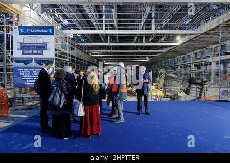 Bologna, ITALIEN. 23. Februar 2022. Besuch der EU-Kommissarin für Innovation, Forschung, Kultur, Bildung und Jugend Mariya Gabriel auf dem Arbeitsgelände des italienischen Supercomputers Leonardo im Bereich „Tecnopolo“ in Bologna, Italien. Anlässlich des Besuchs der EU-Kommissarin, der italienischen Ministerin für Universität und Forschung Maria Cristina Messa und des Bildungsministers Patrizio Bianchi. Kredit: Massimiliano Donati/Alamy Live Nachrichten Stockfoto