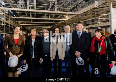 Bologna, ITALIEN. 23. Februar 2022. Besuch der EU-Kommissarin für Innovation, Forschung, Kultur, Bildung und Jugend Mariya Gabriel auf dem Arbeitsgelände des italienischen Supercomputers Leonardo im Bereich „Tecnopolo“ in Bologna, Italien. Anlässlich des Besuchs der EU-Kommissarin, der italienischen Ministerin für Universität und Forschung Maria Cristina Messa und des Bildungsministers Patrizio Bianchi. Kredit: Massimiliano Donati/Alamy Live Nachrichten Stockfoto