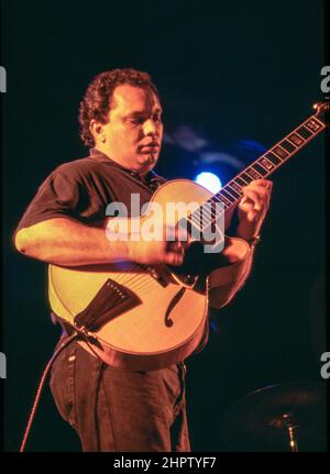 Der französische Gitarrist Biréli Lagrène spielt 1998 beim Calvi Jazz Festival auf Korsika. Stockfoto