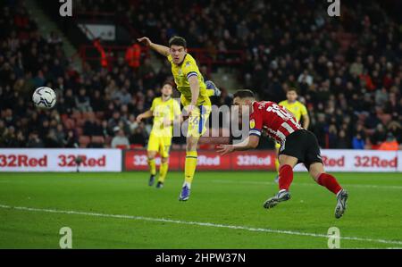 Sheffield, England, 23rd. Februar 2022. Billy Sharp von Sheffield Utd geht beim Sky Bet Championship-Spiel in der Bramall Lane, Sheffield, auf das Tor zu. Bildnachweis sollte lauten: Simon Bellis / Sportimage Stockfoto