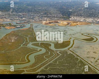 Luftaufnahme des Bair Island State Marine Park und der Stadtlandschaft von Kalifornien Stockfoto