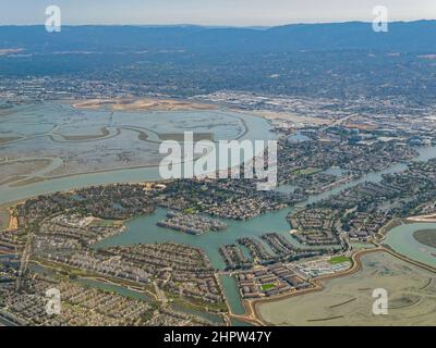 Luftaufnahme des Bair Island State Marine Park und der Stadtlandschaft von Kalifornien Stockfoto