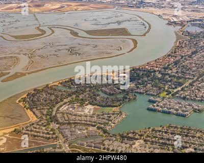 Luftaufnahme des Bair Island State Marine Park und der Stadtlandschaft von Kalifornien Stockfoto