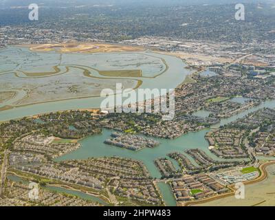 Luftaufnahme des Bair Island State Marine Park und der Stadtlandschaft von Kalifornien Stockfoto