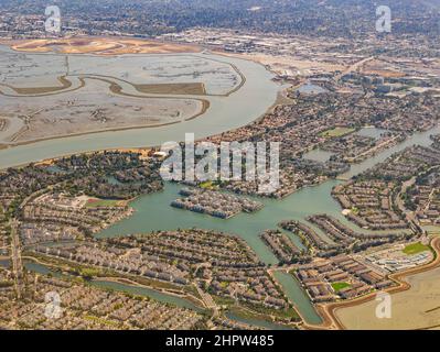 Luftaufnahme des Bair Island State Marine Park und der Stadtlandschaft von Kalifornien Stockfoto