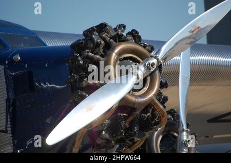 Antike Ford Trimotor Flugzeug Vorderansicht der Nase Motor Stockfoto