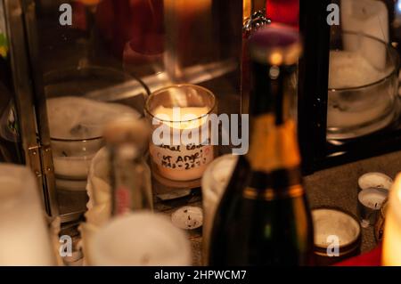 Acton, London, England. 22nd. Februar 2022. Ehrungen an Jamal Edwards an einer Gedenkstätte in Acton nach seinem Tod. Kredit: Jessica Girvan/Alamy Live Nachrichten Stockfoto