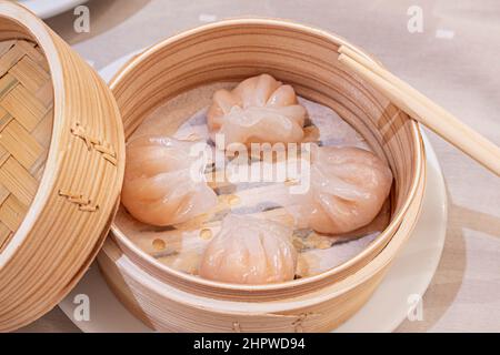 Diese geschmorten Brötchen werden in der Regel in Bambuskörben gedämpft, daher ihr Name Stockfoto