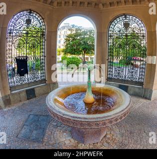 Berühmte gesunde Kochbrunnen in Wiesbaden, Deutschland Stockfoto