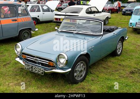 Westbury, Wiltshire, Großbritannien – 5 2021. September: Ein Honda S800 2-türiger Roadster-Sportwagen von 1967 auf der White Horse Classic and Vintage Car Show 2021 Stockfoto