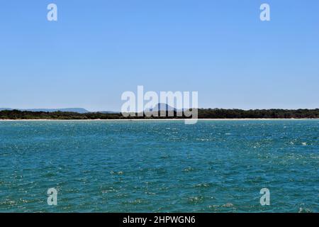 Blick auf das Meer und die Maroochydore Bay und den Strand an der Sunshine Coast, Australien Stockfoto