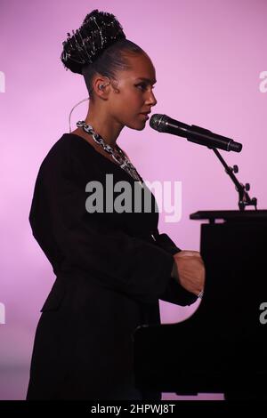 Miami, FL, USA. 22nd. Februar 2022. EXKLUSIVE Alicia Keys auf der Donda 2 Listening Party im LoanDepot Park in Miami, Florida am 22. Februar 2022. Quelle: Walik Goshorn/Media Punch/Alamy Live News Stockfoto