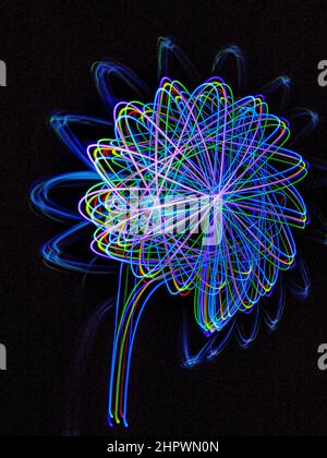 Kreisel, dunkler Hintergrund, geometrische Form, abstrakte Figuren, Lichtspiel, Bewegung, Pendelfotografie, Baden-Baden, Baden-Württemberg Stockfoto