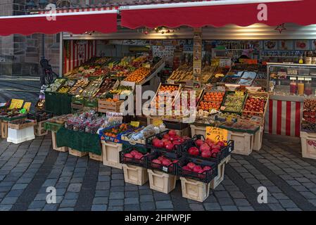 Obststand in der Fußgängerzone, Nürnberg, Mittelfranken, Bayern, Deutschland Stockfoto