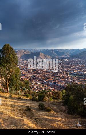 Gewitter über dem Tal von Cusco, Mirador del Cristo Blanco, Cusco, Peru Stockfoto